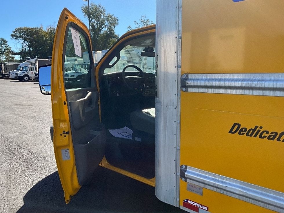 Light Duty Box Truck-Light and Medium Duty Trucks-GMC-2021-Savana G33903-Atlanta (Forest Park)-GA-116,760\n\t\tmiles-$ 23,000 - Image 14