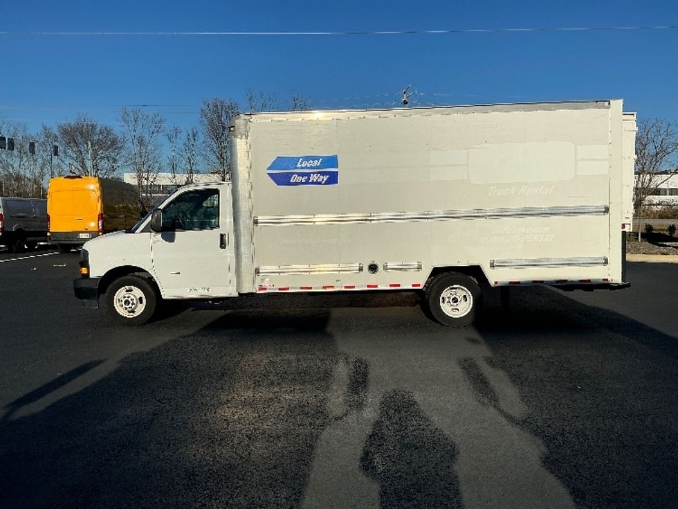 Light Duty Box Truck-Light and Medium Duty Trucks-GMC-2021-Savana G33903-Atlanta (Forest Park)-GA-92,220\n\t\tmiles-$ 31,750 - Image 4