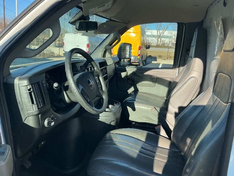 Light Duty Box Truck-Light and Medium Duty Trucks-GMC-2021-Savana G33903-Atlanta (Forest Park)-GA-92,220\n\t\tmiles-$ 31,750 - Image 16