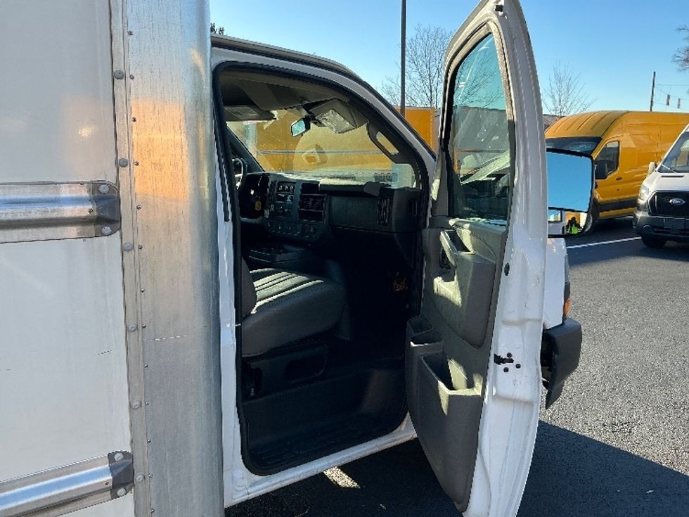 Light Duty Box Truck-Light and Medium Duty Trucks-GMC-2021-Savana G33903-Atlanta (Forest Park)-GA-92,220\n\t\tmiles-$ 31,750 - Image 20
