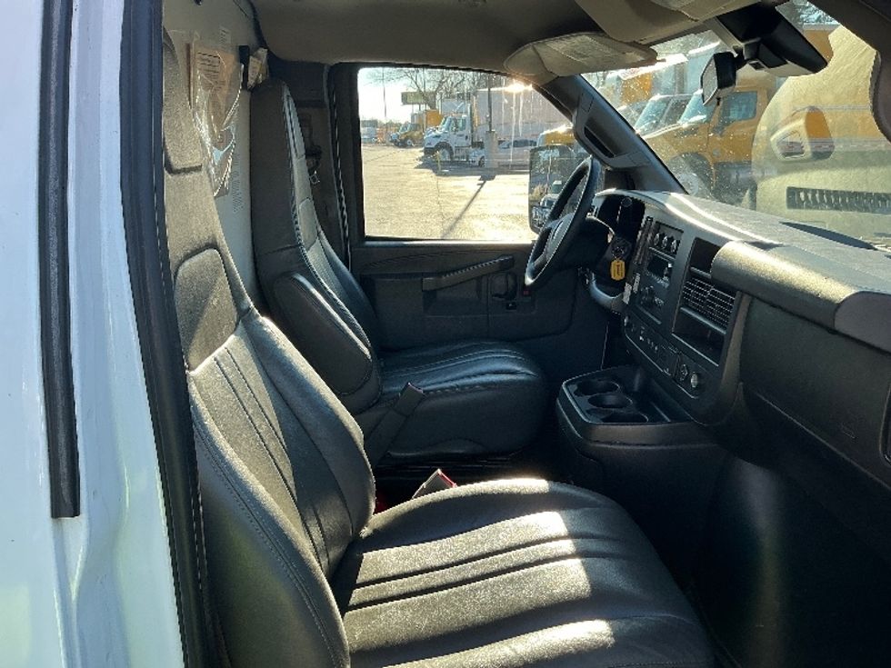 Light Duty Box Truck-Light and Medium Duty Trucks-GMC-2021-Savana G33903-Atlanta (Forest Park)-GA-92,220\n\t\tmiles-$ 31,750 - Image 21
