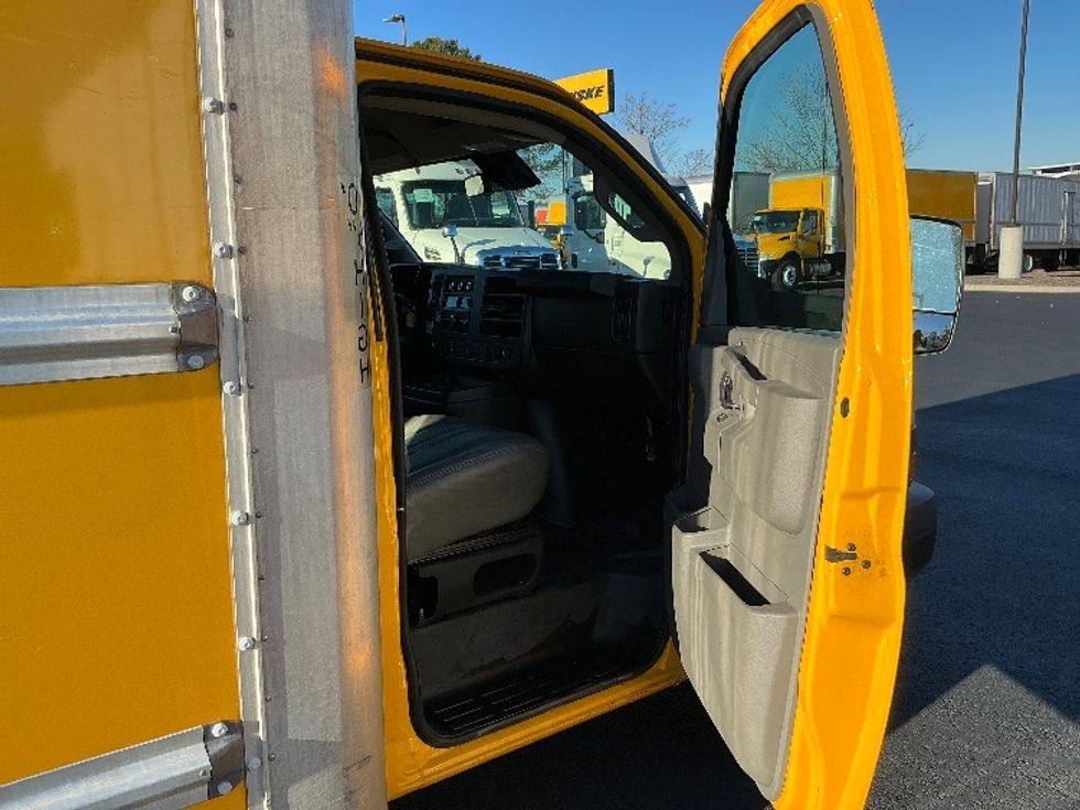 Light Duty Box Truck-Light and Medium Duty Trucks-GMC-2021-Savana G33903-Atlanta (Forest Park)-GA-98,599\n\t\tmiles-$ 27,750 - Image 18