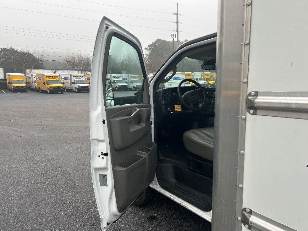 Light Duty Box Truck-Light and Medium Duty Trucks-GMC-2021-Savana G33903-Atlanta-GA-102,933\n\t\tmiles-$ 30,500 - Image 15