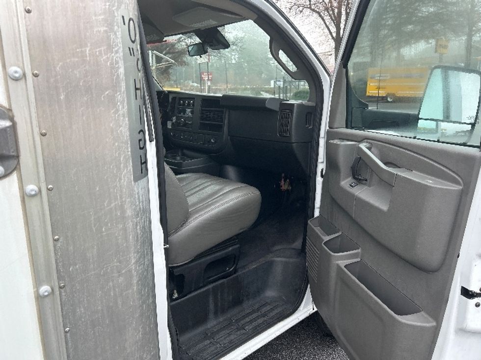 Light Duty Box Truck-Light and Medium Duty Trucks-GMC-2021-Savana G33903-Atlanta-GA-102,933\n\t\tmiles-$ 30,500 - Image 19