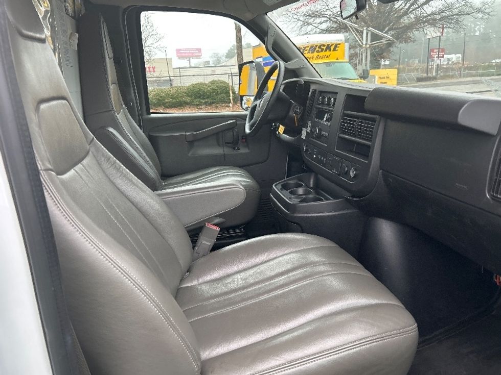 Light Duty Box Truck-Light and Medium Duty Trucks-GMC-2021-Savana G33903-Atlanta-GA-102,933\n\t\tmiles-$ 30,500 - Image 21