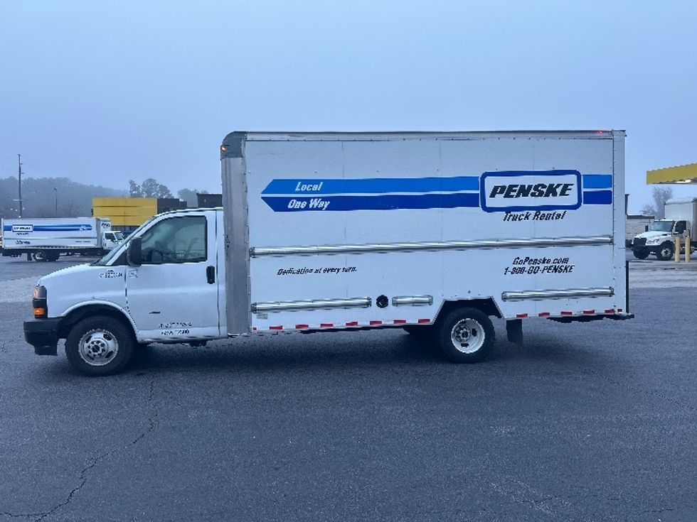 Light Duty Box Truck-Light and Medium Duty Trucks-GMC-2021-Savana G33903-Atlanta-GA-102,933\n\t\tmiles-$ 30,500 - Image 4