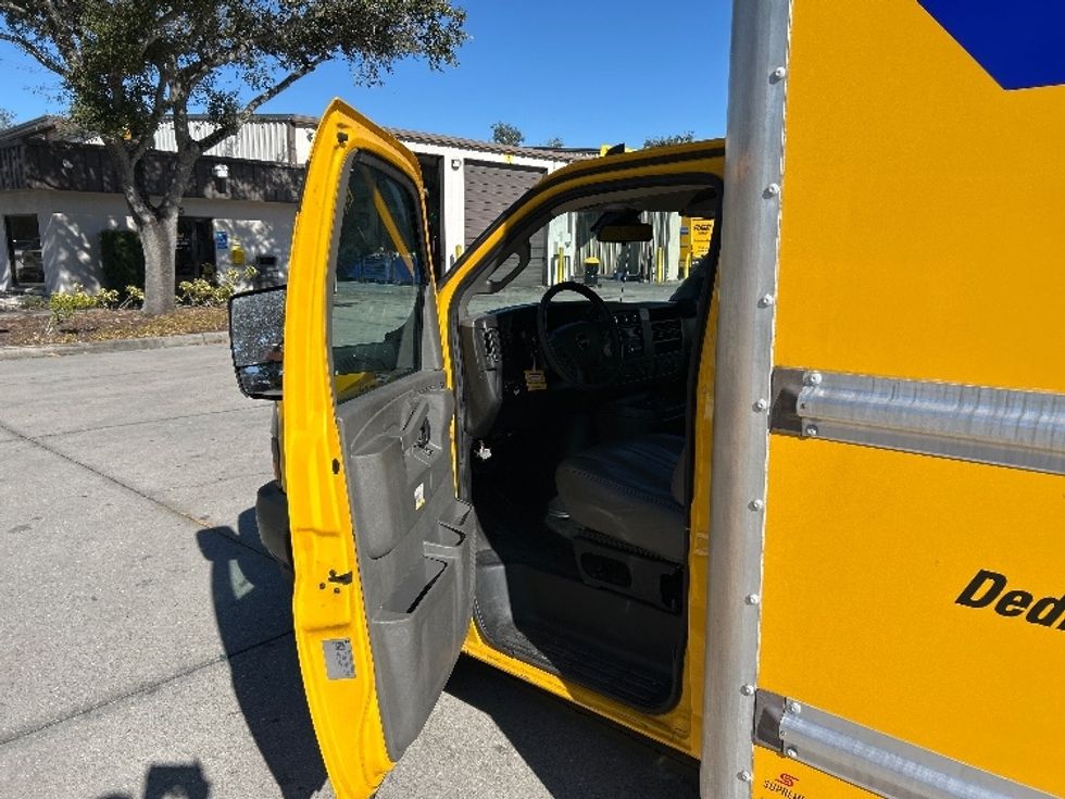 Light Duty Box Truck-Light and Medium Duty Trucks-GMC-2021-Savana G33903-Atlanta-GA-104,865\n\t\tmiles-$ 28,000 - Image 16