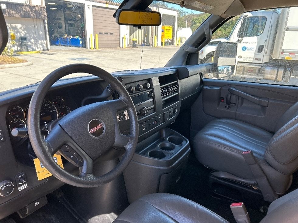 Light Duty Box Truck-Light and Medium Duty Trucks-GMC-2021-Savana G33903-Atlanta-GA-104,865\n\t\tmiles-$ 28,000 - Image 17
