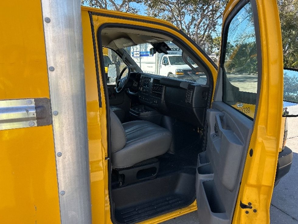 Light Duty Box Truck-Light and Medium Duty Trucks-GMC-2021-Savana G33903-Atlanta-GA-104,865\n\t\tmiles-$ 28,000 - Image 20