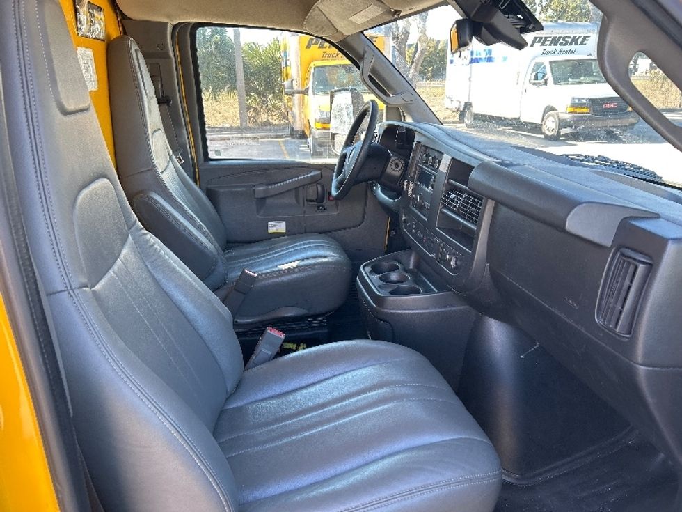 Light Duty Box Truck-Light and Medium Duty Trucks-GMC-2021-Savana G33903-Atlanta-GA-104,865\n\t\tmiles-$ 28,000 - Image 22