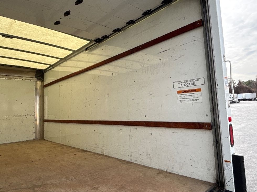 Light Duty Box Truck-Light and Medium Duty Trucks-GMC-2021-Savana G33903-Atlanta-GA-112,340\n\t\tmiles-$ 29,250 - Image 12