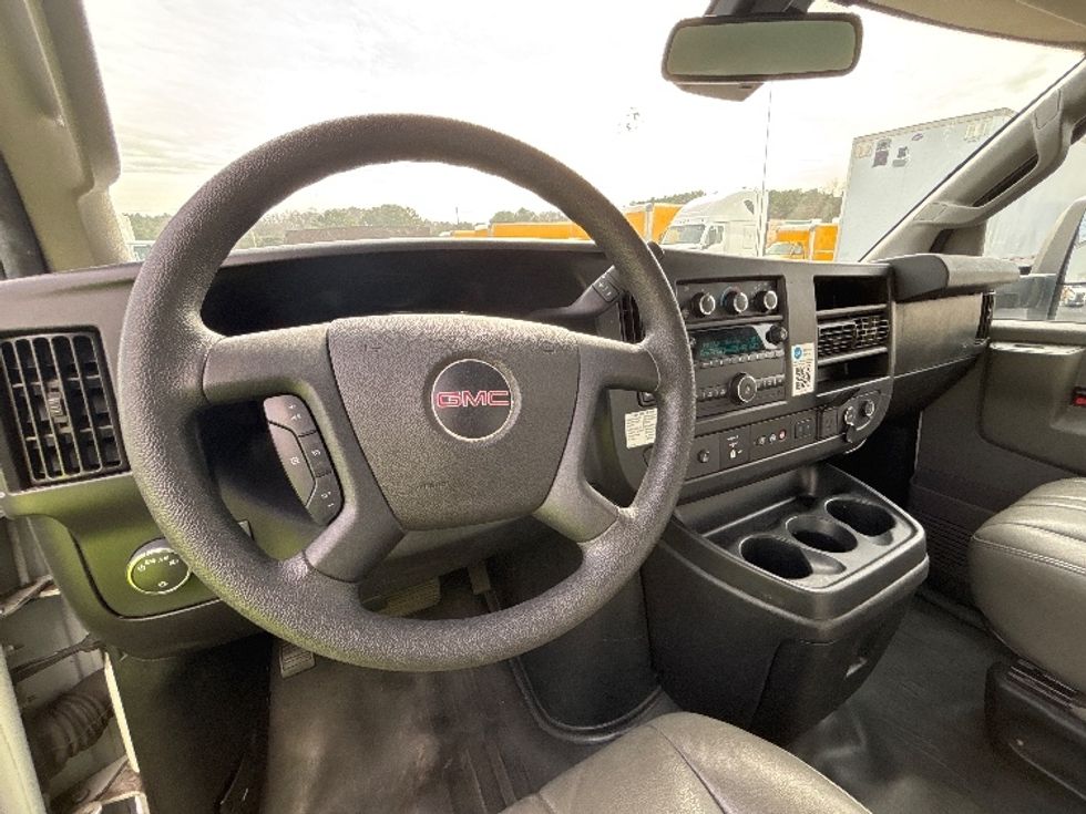 Light Duty Box Truck-Light and Medium Duty Trucks-GMC-2021-Savana G33903-Atlanta-GA-112,340\n\t\tmiles-$ 29,250 - Image 18