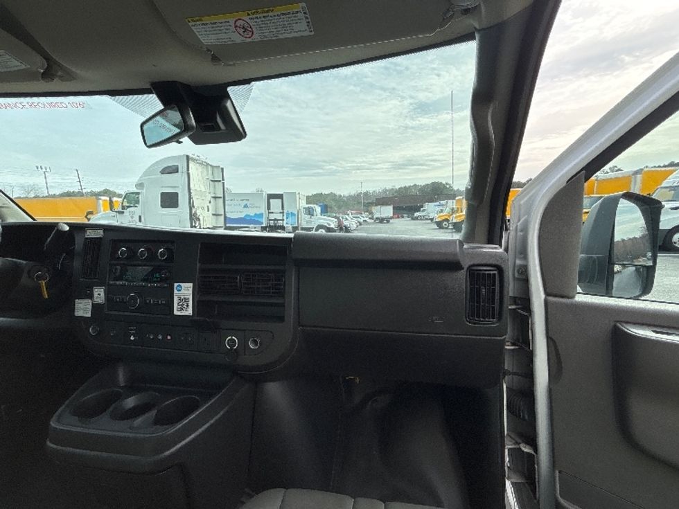 Light Duty Box Truck-Light and Medium Duty Trucks-GMC-2021-Savana G33903-Atlanta-GA-112,340\n\t\tmiles-$ 29,250 - Image 21
