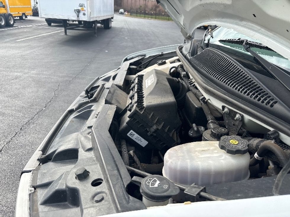 Light Duty Box Truck-Light and Medium Duty Trucks-GMC-2021-Savana G33903-Atlanta-GA-112,340\n\t\tmiles-$ 29,250 - Image 24