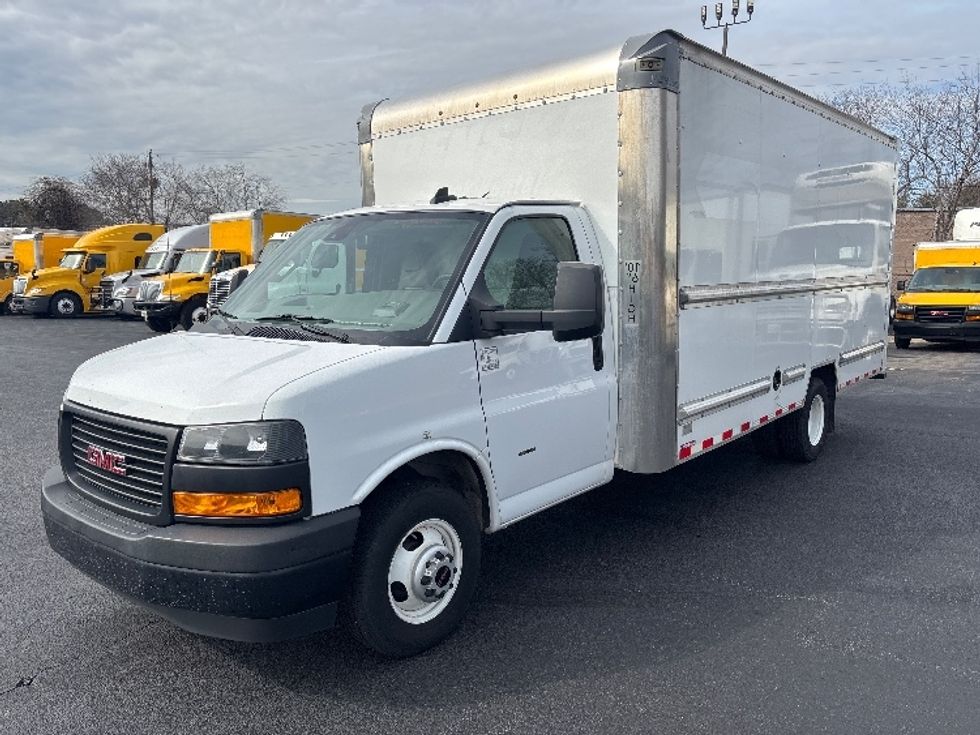 Light Duty Box Truck-Light and Medium Duty Trucks-GMC-2021-Savana G33903-Atlanta-GA-112,340\n\t\tmiles-$ 29,250 - Image 3