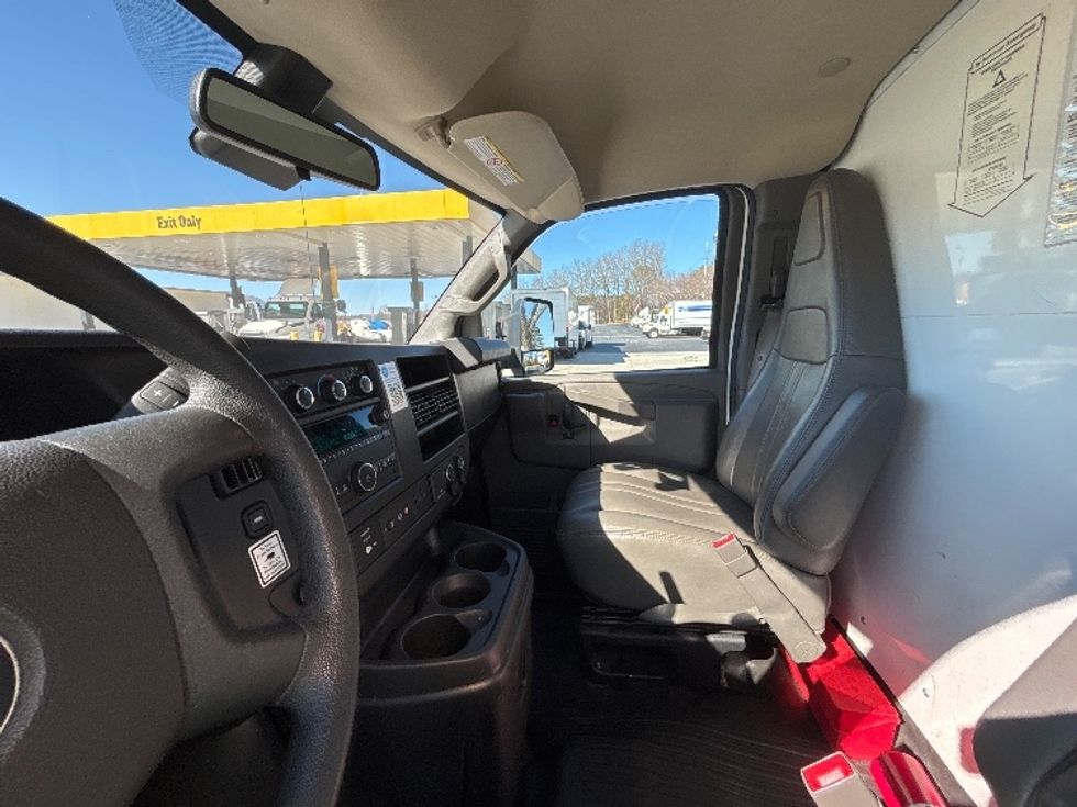 Light Duty Box Truck-Light and Medium Duty Trucks-GMC-2021-Savana G33903-Atlanta-GA-113,491\n\t\tmiles-$ 29,250 - Image 19