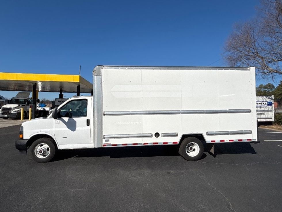 Light Duty Box Truck-Light and Medium Duty Trucks-GMC-2021-Savana G33903-Atlanta-GA-113,491\n\t\tmiles-$ 29,250 - Image 4