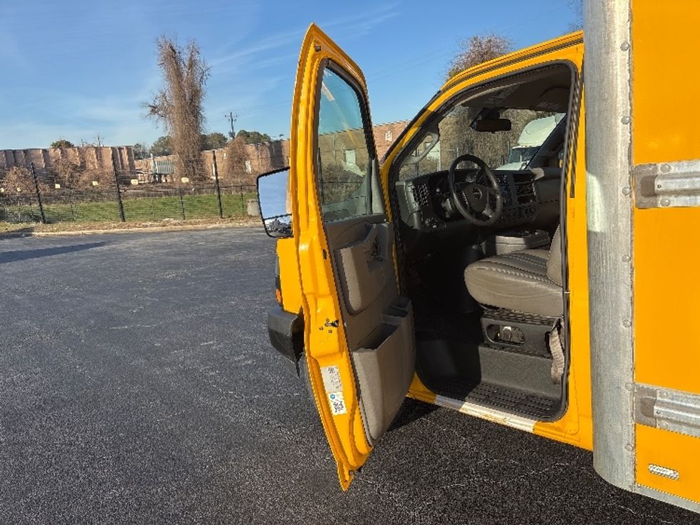 Light Duty Box Truck-Light and Medium Duty Trucks-GMC-2021-Savana G33903-Atlanta-GA-119,293\n\t\tmiles-$ 25,250 - Image 16