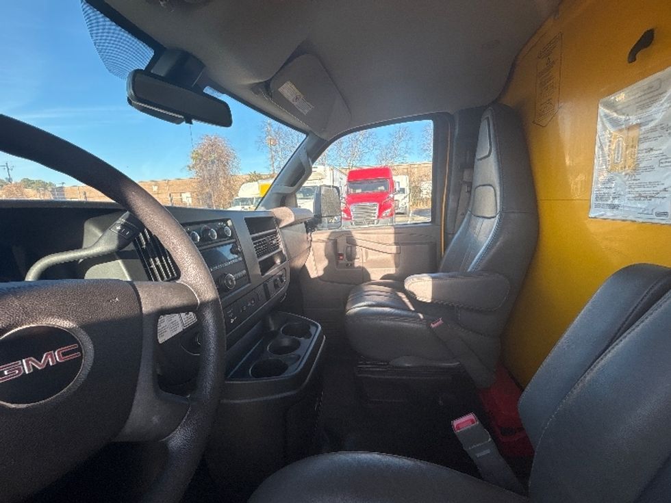 Light Duty Box Truck-Light and Medium Duty Trucks-GMC-2021-Savana G33903-Atlanta-GA-119,293\n\t\tmiles-$ 25,250 - Image 19