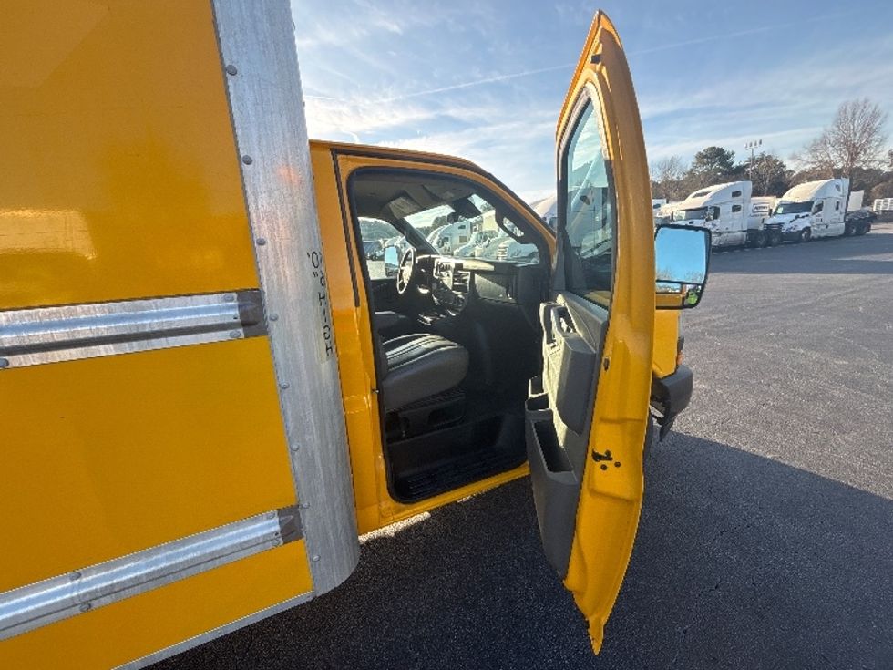 Light Duty Box Truck-Light and Medium Duty Trucks-GMC-2021-Savana G33903-Atlanta-GA-119,293\n\t\tmiles-$ 25,250 - Image 20