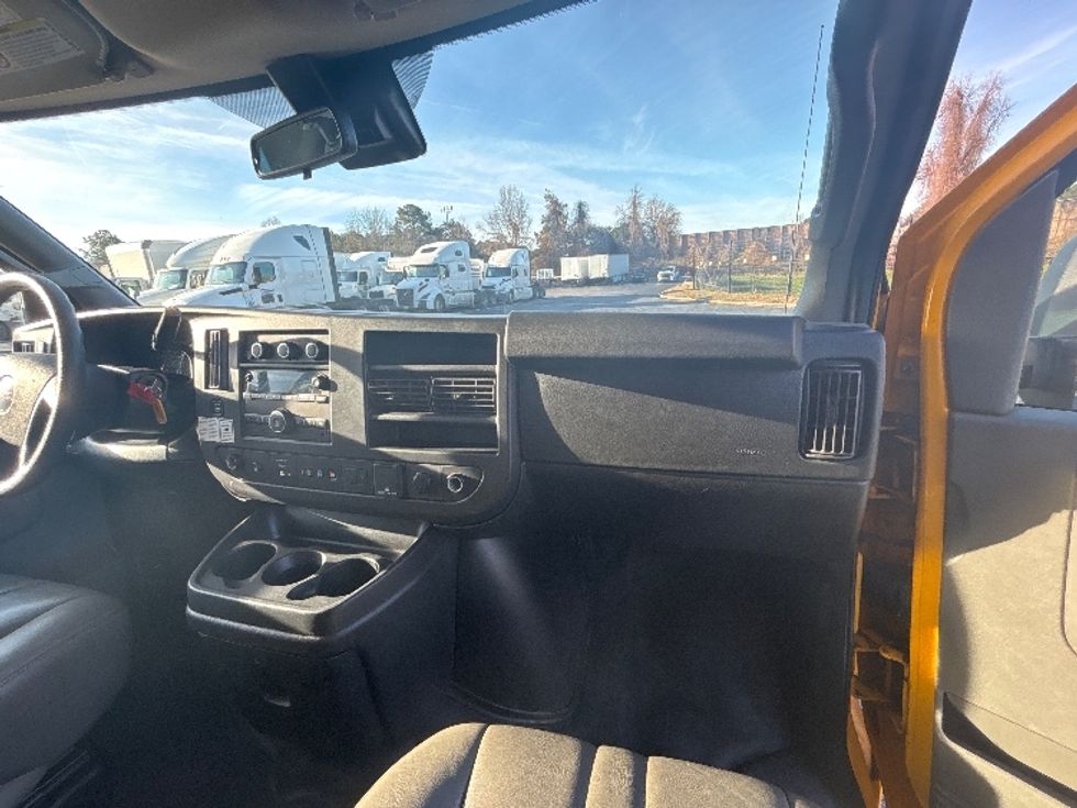 Light Duty Box Truck-Light and Medium Duty Trucks-GMC-2021-Savana G33903-Atlanta-GA-119,293\n\t\tmiles-$ 25,250 - Image 21