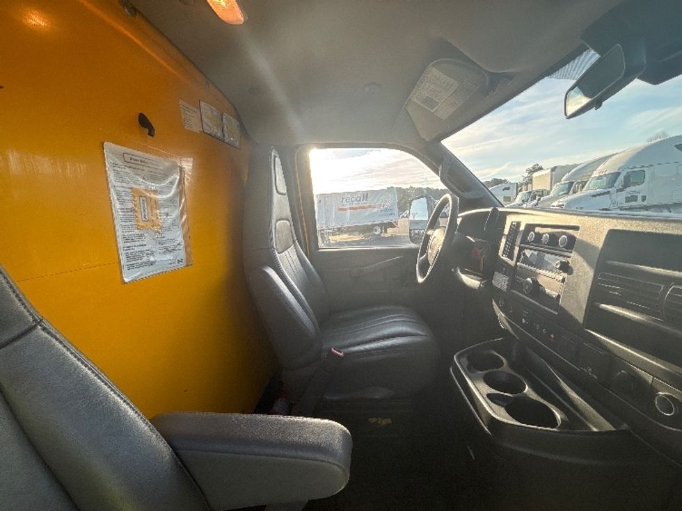 Light Duty Box Truck-Light and Medium Duty Trucks-GMC-2021-Savana G33903-Atlanta-GA-119,293\n\t\tmiles-$ 25,250 - Image 22