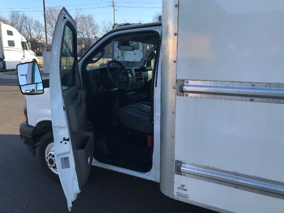 Light Duty Box Truck-Light and Medium Duty Trucks-GMC-2021-Savana G33903-Atlanta-GA-67,590\n\t\tmiles-$ 40,500 - Image 16