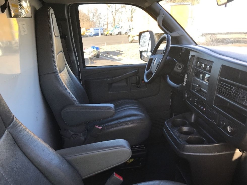 Light Duty Box Truck-Light and Medium Duty Trucks-GMC-2021-Savana G33903-Atlanta-GA-67,590\n\t\tmiles-$ 40,500 - Image 22