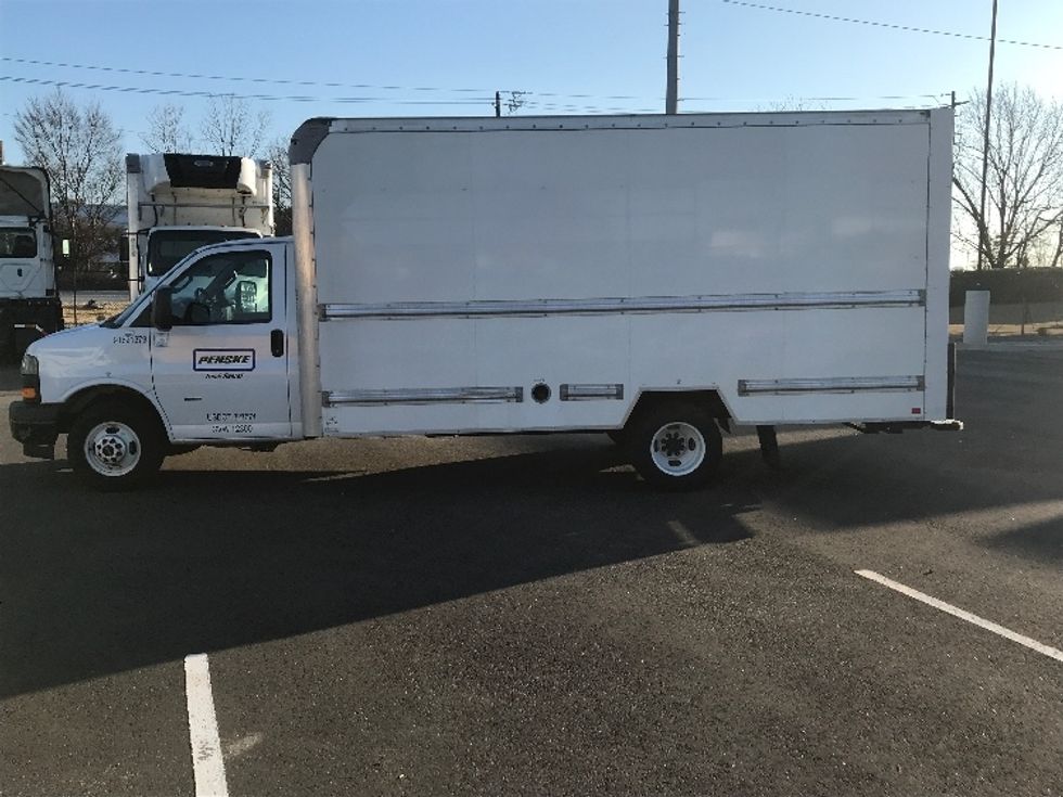 Light Duty Box Truck-Light and Medium Duty Trucks-GMC-2021-Savana G33903-Atlanta-GA-67,590\n\t\tmiles-$ 40,500 - Image 4