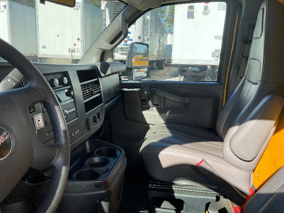 Light Duty Box Truck-Light and Medium Duty Trucks-GMC-2021-Savana G33903-Atlanta-GA-72,308\n\t\tmiles-$ 35,750 - Image 18