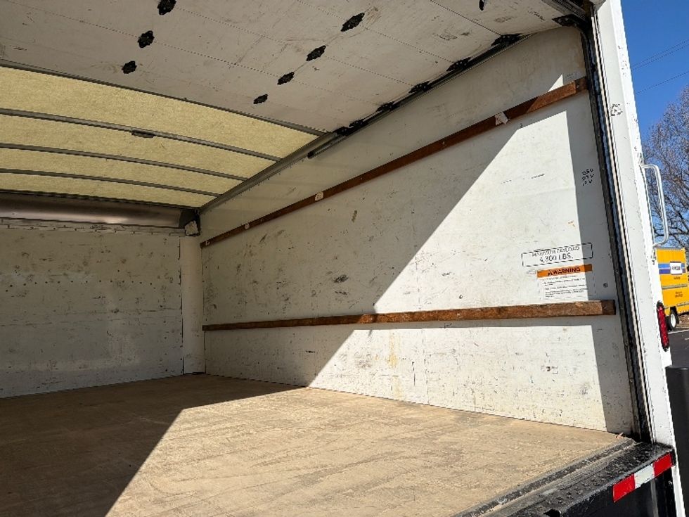 Light Duty Box Truck-Light and Medium Duty Trucks-GMC-2021-Savana G33903-Atlanta-GA-88,047\n\t\tmiles-$ 32,250 - Image 10