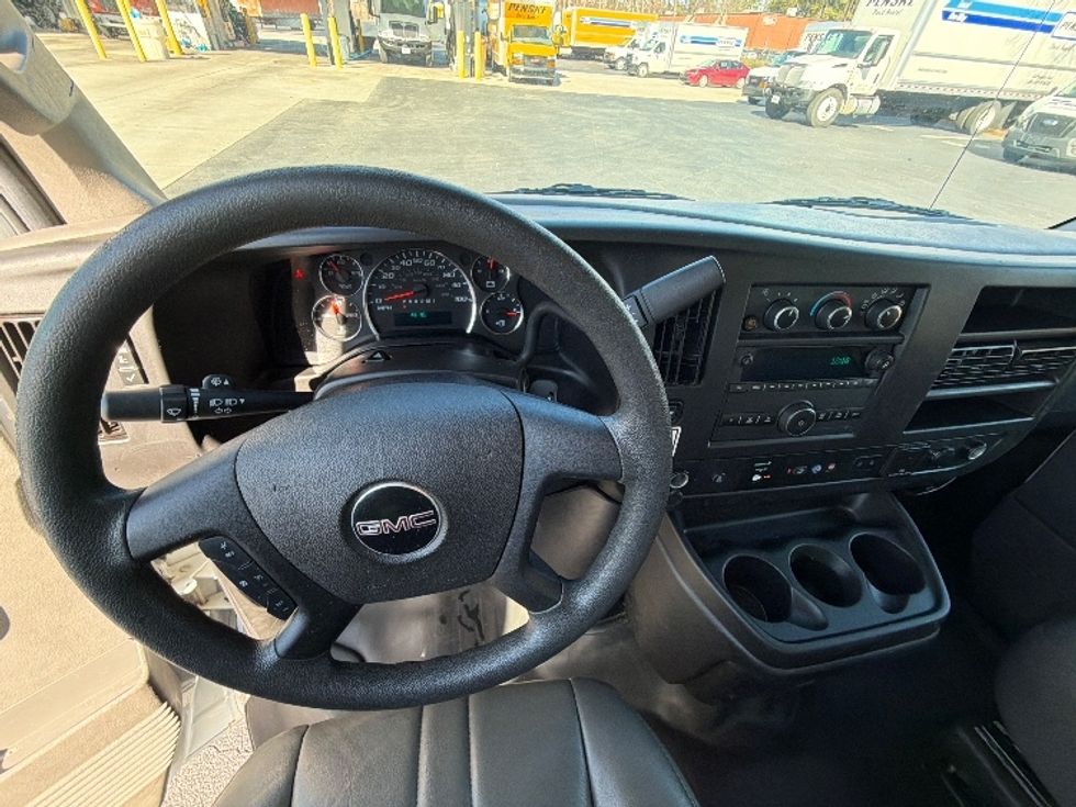 Light Duty Box Truck-Light and Medium Duty Trucks-GMC-2021-Savana G33903-Atlanta-GA-88,047\n\t\tmiles-$ 32,250 - Image 16