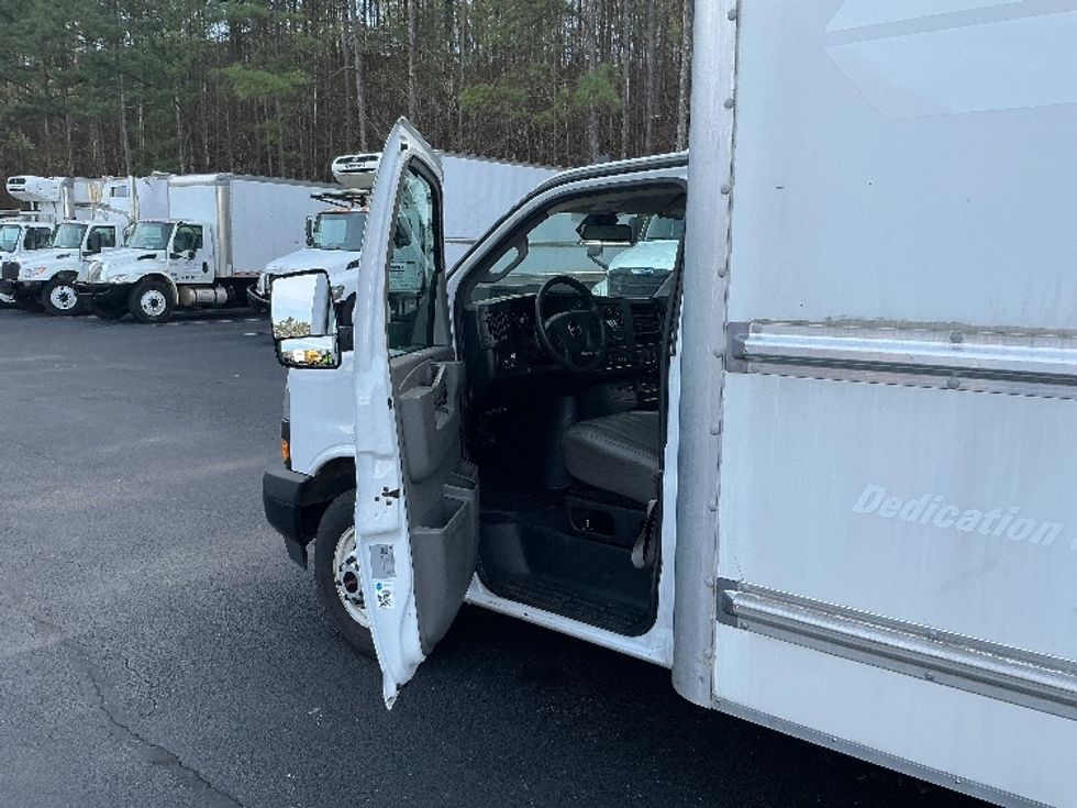 Light Duty Box Truck-Light and Medium Duty Trucks-GMC-2021-Savana G33903-Atlanta-GA-91,010\n\t\tmiles-$ 31,750 - Image 16