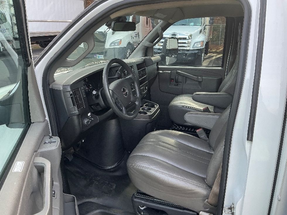 Light Duty Box Truck-Light and Medium Duty Trucks-GMC-2021-Savana G33903-Atlanta-GA-91,010\n\t\tmiles-$ 31,750 - Image 17