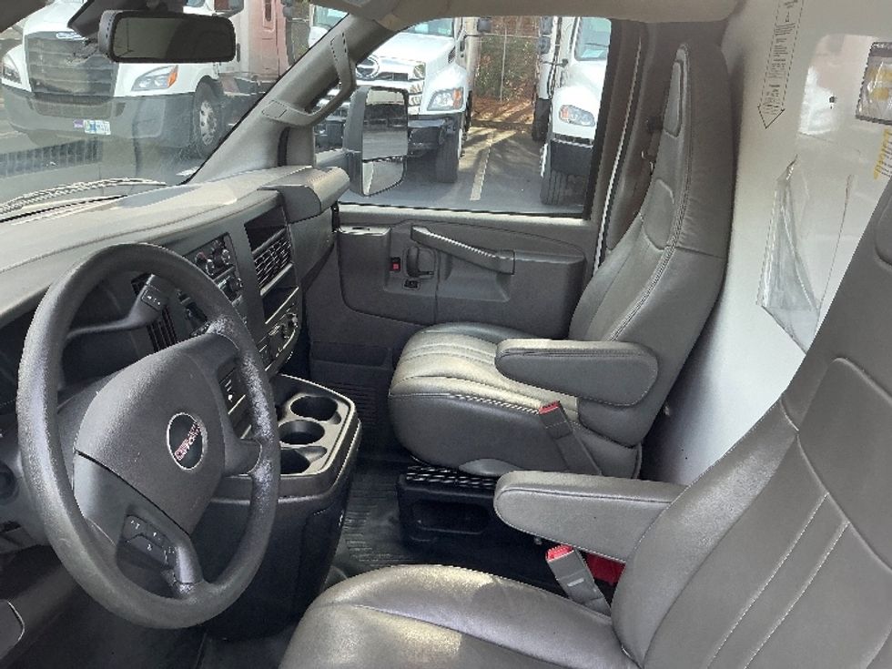 Light Duty Box Truck-Light and Medium Duty Trucks-GMC-2021-Savana G33903-Atlanta-GA-91,010\n\t\tmiles-$ 31,750 - Image 19