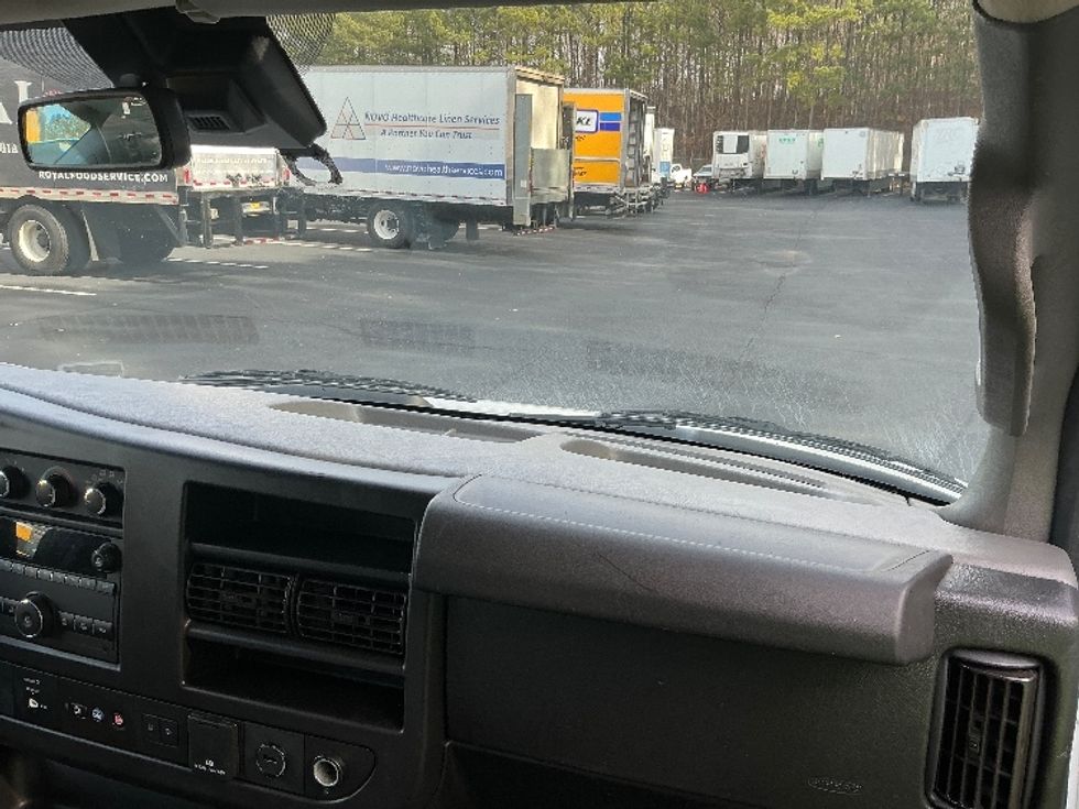 Light Duty Box Truck-Light and Medium Duty Trucks-GMC-2021-Savana G33903-Atlanta-GA-91,010\n\t\tmiles-$ 31,750 - Image 21