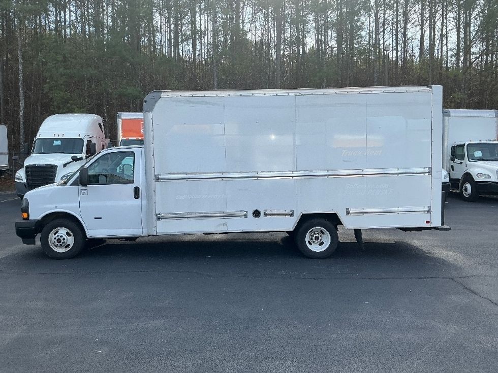 Light Duty Box Truck-Light and Medium Duty Trucks-GMC-2021-Savana G33903-Atlanta-GA-91,010\n\t\tmiles-$ 31,750 - Image 4
