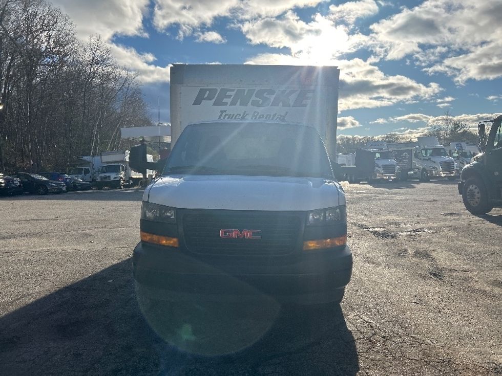 Light Duty Box Truck-Light and Medium Duty Trucks-GMC-2021-Savana G33903-Auburn-MA-114,171\n\t\tmiles-$ 26,250 - Image 2