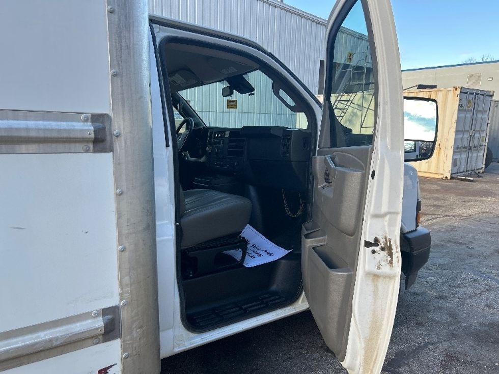 Light Duty Box Truck-Light and Medium Duty Trucks-GMC-2021-Savana G33903-Auburn-MA-114,171\n\t\tmiles-$ 26,250 - Image 20