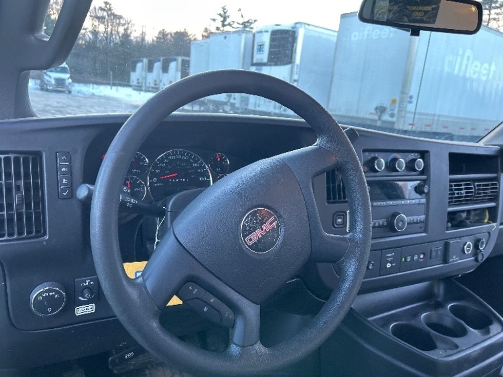 Light Duty Box Truck-Light and Medium Duty Trucks-GMC-2021-Savana G33903-Auburn-ME-99,218\n\t\tmiles-$ 27,750 - Image 16