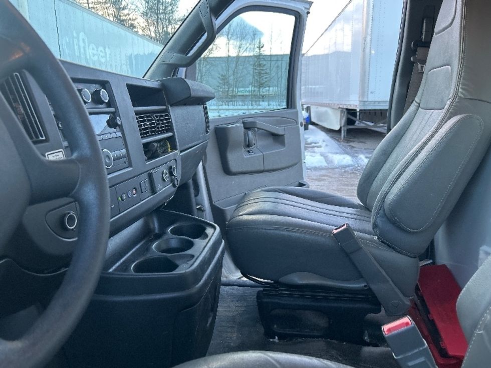 Light Duty Box Truck-Light and Medium Duty Trucks-GMC-2021-Savana G33903-Auburn-ME-99,218\n\t\tmiles-$ 27,750 - Image 18