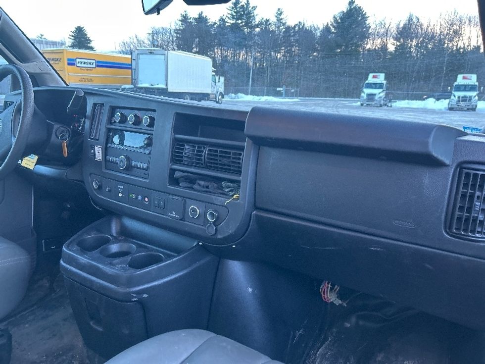 Light Duty Box Truck-Light and Medium Duty Trucks-GMC-2021-Savana G33903-Auburn-ME-99,218\n\t\tmiles-$ 27,750 - Image 20
