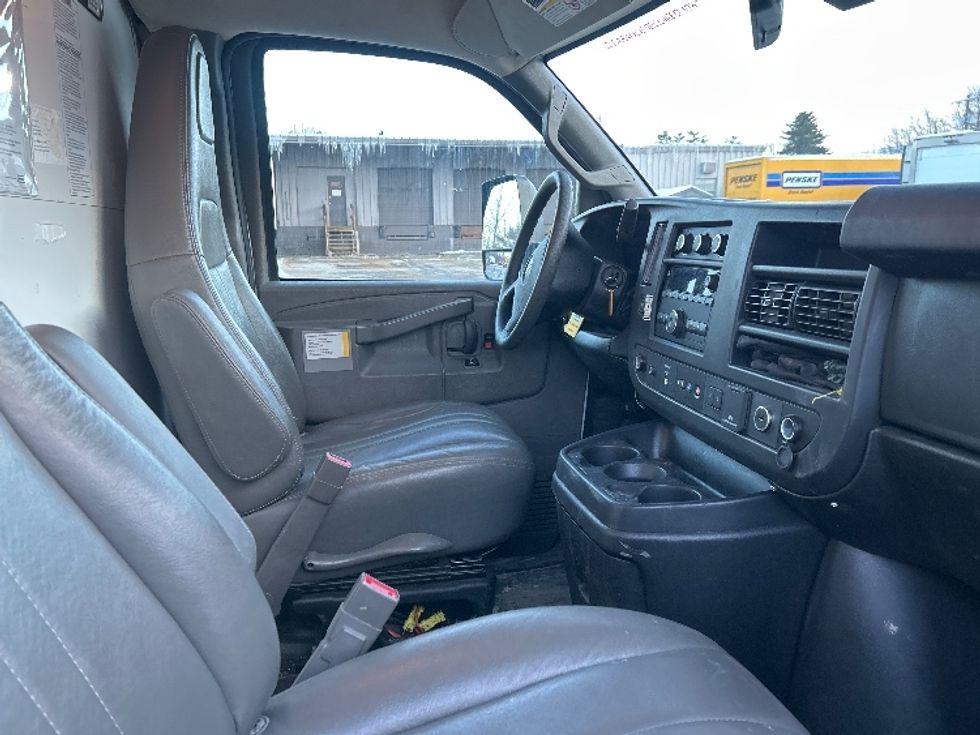 Light Duty Box Truck-Light and Medium Duty Trucks-GMC-2021-Savana G33903-Auburn-ME-99,218\n\t\tmiles-$ 27,750 - Image 21