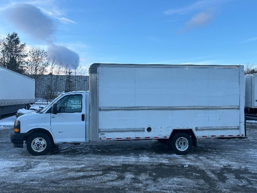 Light Duty Box Truck-Light and Medium Duty Trucks-GMC-2021-Savana G33903-Auburn-ME-99,218\n\t\tmiles-$ 27,750 - Image 4