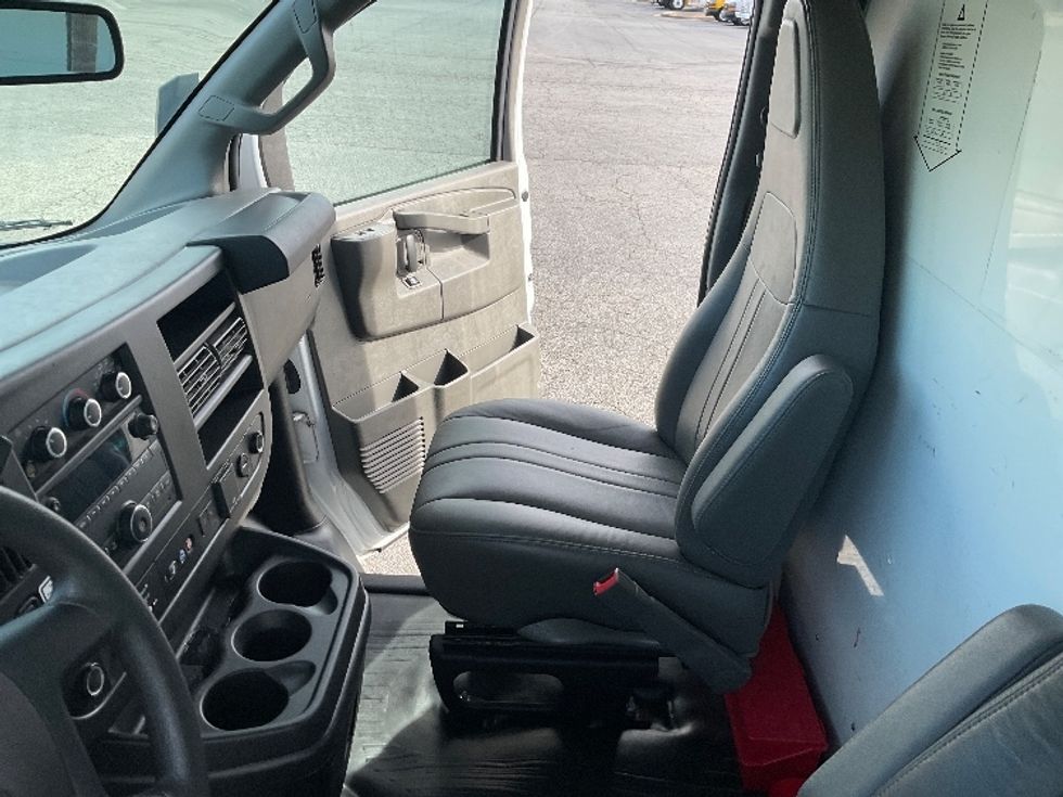 Light Duty Box Truck-Light and Medium Duty Trucks-GMC-2021-Savana G33903-Augusta-GA-90,311\n\t\tmiles-$ 32,500 - Image 19