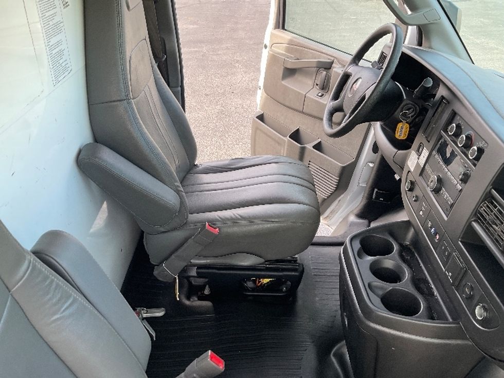 Light Duty Box Truck-Light and Medium Duty Trucks-GMC-2021-Savana G33903-Augusta-GA-90,311\n\t\tmiles-$ 32,500 - Image 22