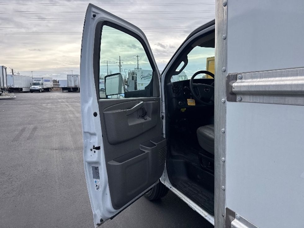 Light Duty Box Truck-Light and Medium Duty Trucks-GMC-2021-Savana G33903-Aurora-CO-112,315\n\t\tmiles-$ 29,500 - Image 15