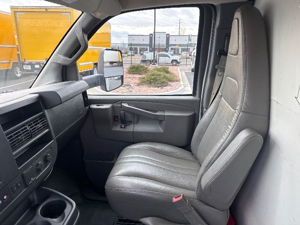 Light Duty Box Truck-Light and Medium Duty Trucks-GMC-2021-Savana G33903-Aurora-CO-112,315\n\t\tmiles-$ 29,500 - Image 18