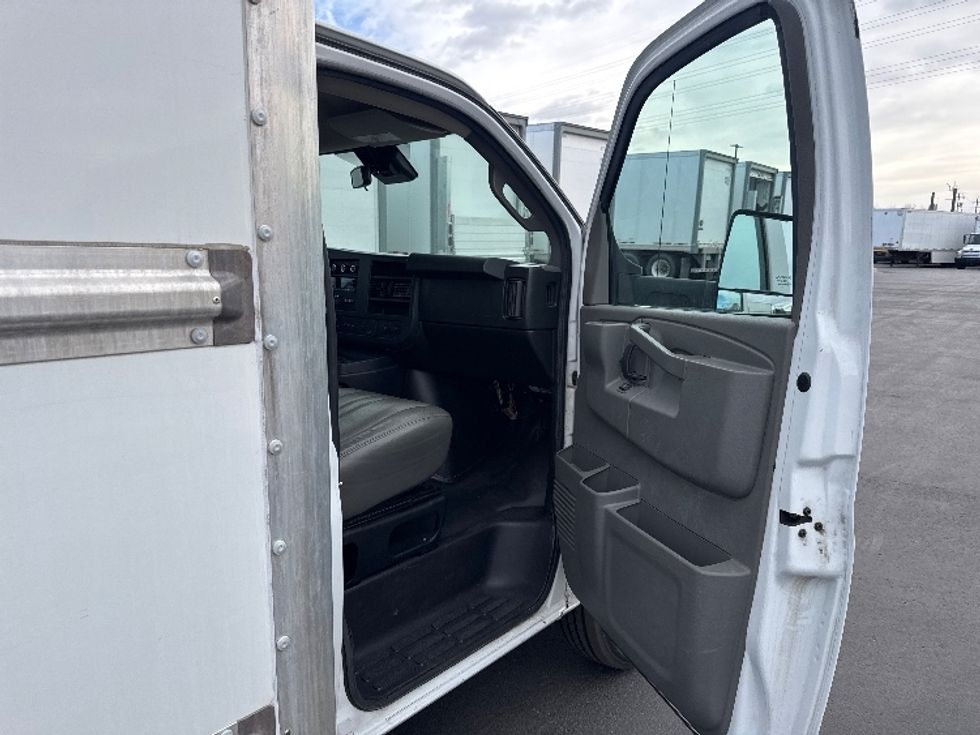 Light Duty Box Truck-Light and Medium Duty Trucks-GMC-2021-Savana G33903-Aurora-CO-112,315\n\t\tmiles-$ 29,500 - Image 19