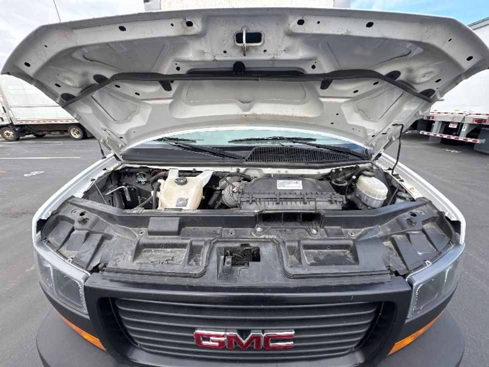 Light Duty Box Truck-Light and Medium Duty Trucks-GMC-2021-Savana G33903-Aurora-CO-112,315\n\t\tmiles-$ 29,500 - Image 22